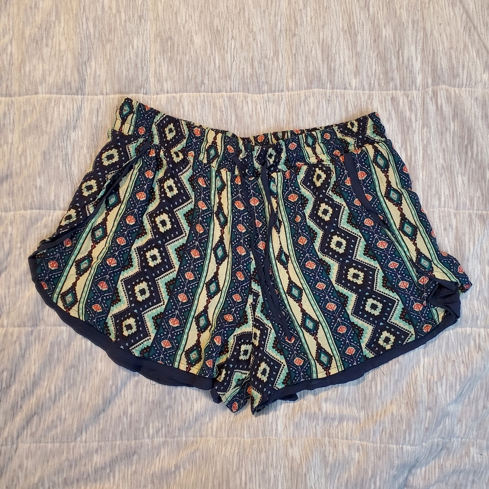 Alya tribal print double layer shorts